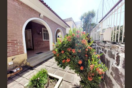 Casa à venda com 218m², 3 quartos e 5 vagas