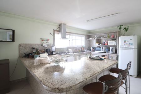 Casa à venda com 438m², 6 quartos e 3 vagasCozinha