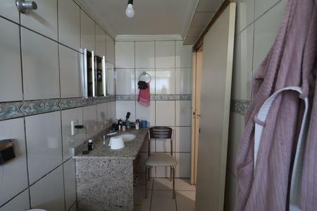 Casa à venda com 438m², 6 quartos e 3 vagasBanheiro da Suíte 2