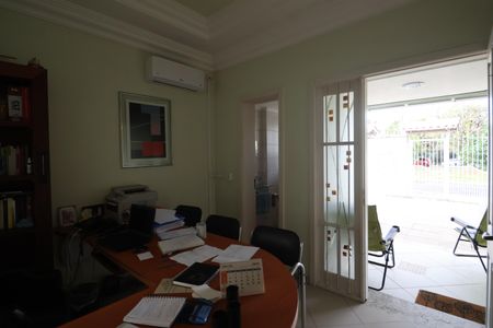 Casa à venda com 438m², 6 quartos e 3 vagasEscritório