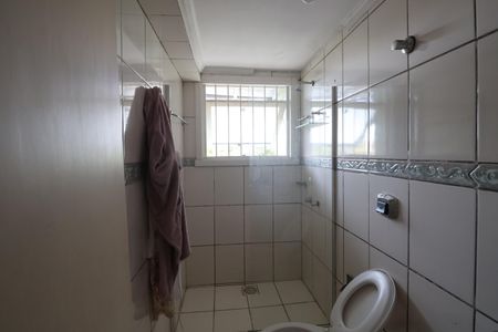 Casa à venda com 438m², 6 quartos e 3 vagasBanheiro da Suíte 2