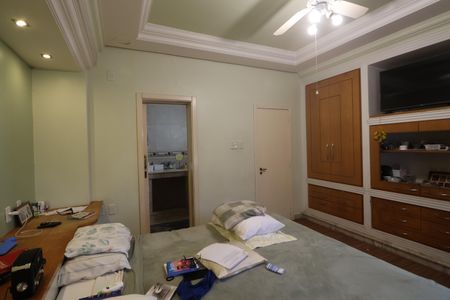 Casa à venda com 438m², 6 quartos e 3 vagasSuíte 1