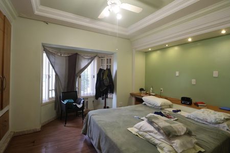 Casa à venda com 438m², 6 quartos e 3 vagasSuíte 1