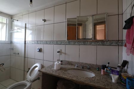 Casa à venda com 438m², 6 quartos e 3 vagasBanheiro da Suíte 2