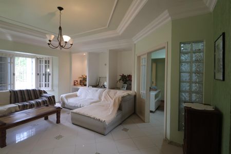 Casa à venda com 438m², 6 quartos e 3 vagasSala 1