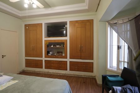 Casa à venda com 438m², 6 quartos e 3 vagasSuíte 1