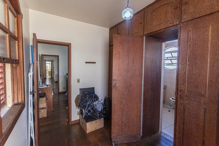 Casa à venda com 360m², 6 quartos e 5 vagas Casa à venda com 360m², 6 quartos e 5 vagasCloset da Suíte no 2° Pavimento