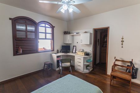 Casa à venda com 360m², 6 quartos e 5 vagas Casa à venda com 360m², 6 quartos e 5 vagasSemi-Suíte 2 no 2° Pavimento