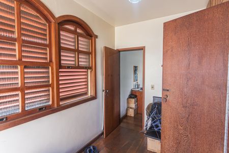 Casa à venda com 360m², 6 quartos e 5 vagas Casa à venda com 360m², 6 quartos e 5 vagasCloset da Suíte no 2° Pavimento