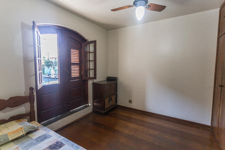 Casa à venda com 360m², 6 quartos e 5 vagas Casa à venda com 360m², 6 quartos e 5 vagasQuarto 3 no 2° Pavimento