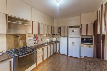 Casa à venda com 360m², 6 quartos e 5 vagas Casa à venda com 360m², 6 quartos e 5 vagasCozinha