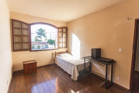 Casa à venda com 360m², 6 quartos e 5 vagas Casa à venda com 360m², 6 quartos e 5 vagasQuarto 2 no 2° Pavimento