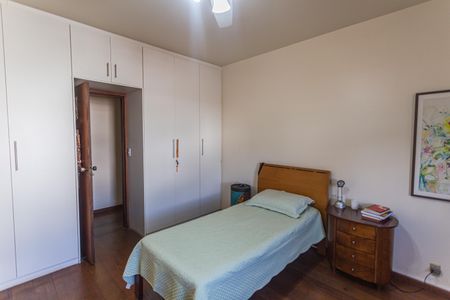 Casa à venda com 360m², 6 quartos e 5 vagas Casa à venda com 360m², 6 quartos e 5 vagasSemi-Suíte 2 no 2° Pavimento