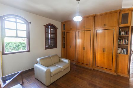 Casa à venda com 360m², 6 quartos e 5 vagas Casa à venda com 360m², 6 quartos e 5 vagasSala 3 no 2° Pavimento