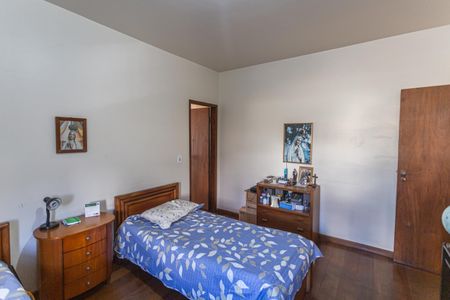 Casa à venda com 360m², 6 quartos e 5 vagas Casa à venda com 360m², 6 quartos e 5 vagasSuíte 1 no 2° Pavimento