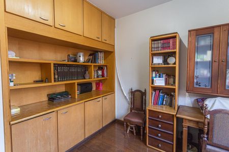 Casa à venda com 360m², 6 quartos e 5 vagas Casa à venda com 360m², 6 quartos e 5 vagasQuarto 1