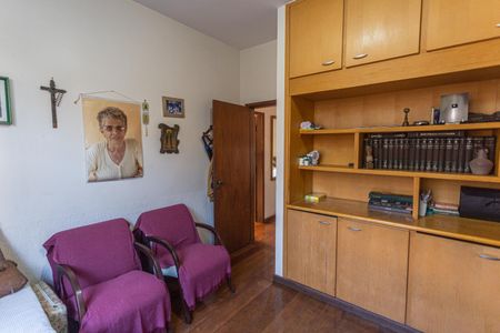 Casa à venda com 360m², 6 quartos e 5 vagas Casa à venda com 360m², 6 quartos e 5 vagasQuarto 1