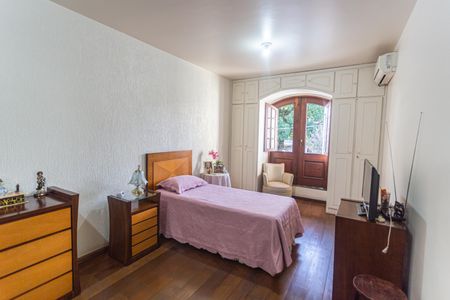 Casa à venda com 360m², 6 quartos e 5 vagas Casa à venda com 360m², 6 quartos e 5 vagasSemi-Suíte 3 no 2° Pavimento