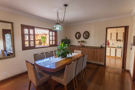 Casa à venda com 360m², 6 quartos e 5 vagas Casa à venda com 360m², 6 quartos e 5 vagasCopa