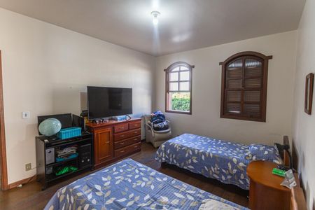 Casa à venda com 360m², 6 quartos e 5 vagas Casa à venda com 360m², 6 quartos e 5 vagasSuíte 1 no 2° Pavimento