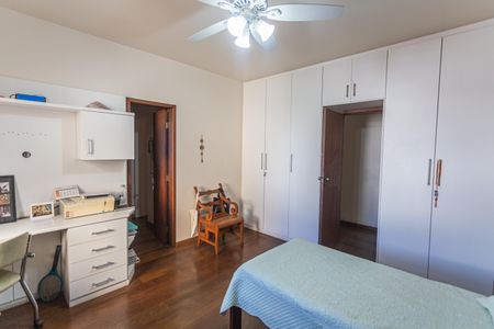 Casa à venda com 360m², 6 quartos e 5 vagas Casa à venda com 360m², 6 quartos e 5 vagasSemi-Suíte 2 no 2° Pavimento