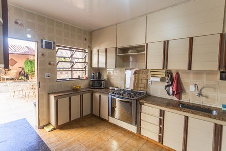 Casa à venda com 360m², 6 quartos e 5 vagas Casa à venda com 360m², 6 quartos e 5 vagasCozinha