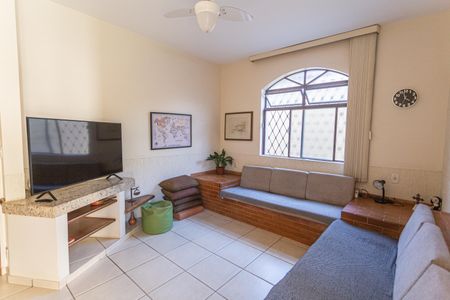 Casa à venda com 360m², 6 quartos e 5 vagas Casa à venda com 360m², 6 quartos e 5 vagasSala 2