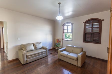 Casa à venda com 360m², 6 quartos e 5 vagas Casa à venda com 360m², 6 quartos e 5 vagasSala 3 no 2° Pavimento