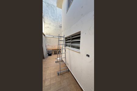 Casa à venda com 112m², 3 quartos e 1 vagaÁrea de Serviço - Quintal