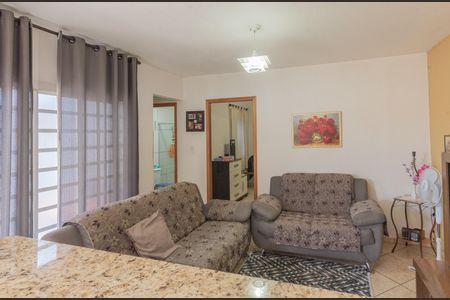 Casa à venda com 250m², 2 quartos e 2 vagas Casa à venda com 250m², 2 quartos e 2 vagasCasa 2- Sala