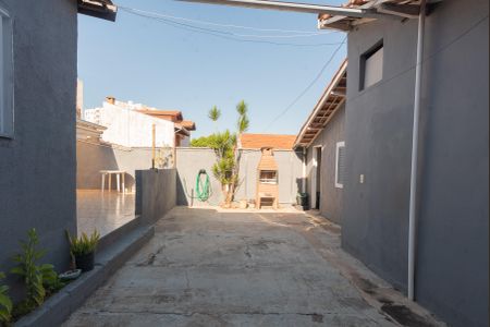Casa à venda com 250m², 2 quartos e 2 vagas Casa à venda com 250m², 2 quartos e 2 vagasQuintal e Churrasqueira
