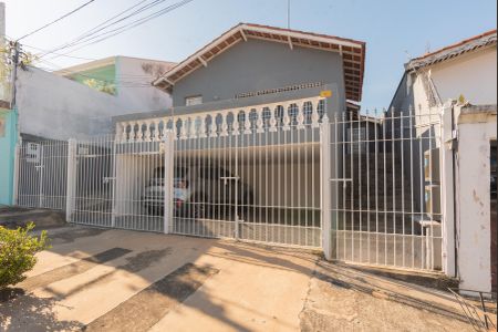 Casa à venda com 250m², 2 quartos e 2 vagas Casa à venda com 250m², 2 quartos e 2 vagasFachada