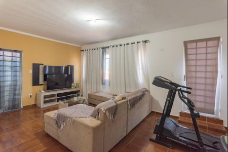 Casa à venda com 250m², 2 quartos e 2 vagas Casa à venda com 250m², 2 quartos e 2 vagasSala