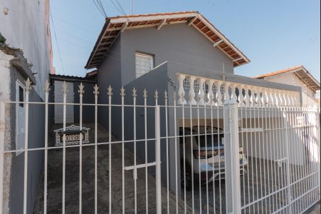 Casa à venda com 250m², 2 quartos e 2 vagas Casa à venda com 250m², 2 quartos e 2 vagasFachada