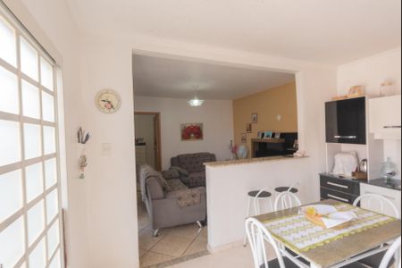 Casa à venda com 250m², 2 quartos e 2 vagas Casa à venda com 250m², 2 quartos e 2 vagasCasa 2- Cozinha