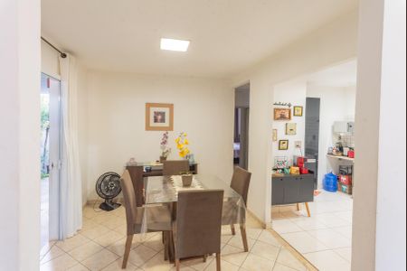 Casa à venda com 250m², 2 quartos e 2 vagas Casa à venda com 250m², 2 quartos e 2 vagasSala