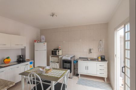 Casa à venda com 250m², 2 quartos e 2 vagas Casa à venda com 250m², 2 quartos e 2 vagasCasa 2- Cozinha
