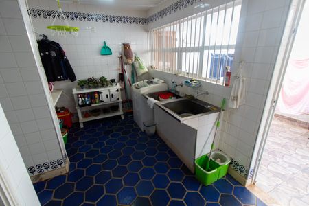 Casa à venda com 332m², 3 quartos e 6 vagas Casa à venda com 332m², 3 quartos e 6 vagasÁrea de Serviço