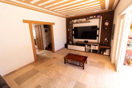Casa à venda com 332m², 3 quartos e 6 vagas Casa à venda com 332m², 3 quartos e 6 vagasSala