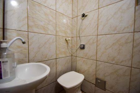 Casa de condomínio à venda com 324m², 3 quartos e sem vaga Casa de condomínio à venda com 324m², 3 quartos e sem vagaBanheiro