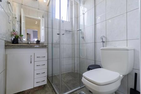 Apartamento à venda com 176m², 3 quartos e 1 vaga Apartamento à venda com 176m², 3 quartos e 1 vagaBanheiro social 1