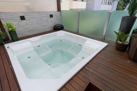 Apartamento à venda com 176m², 3 quartos e 1 vaga Apartamento à venda com 176m², 3 quartos e 1 vagaCobertura