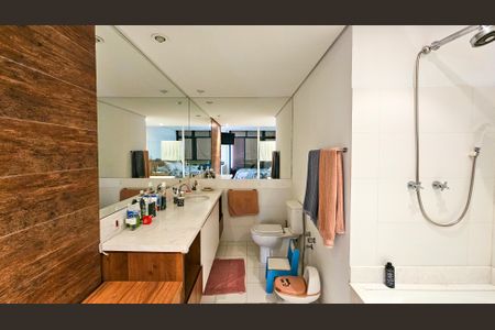 Apartamento à venda com 116m², 2 quartos e 2 vagas Apartamento à venda com 116m², 2 quartos e 2 vagasBanheiro da Suíte
