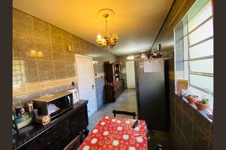 Casa à venda com 496m², 4 quartos e 1 vaga