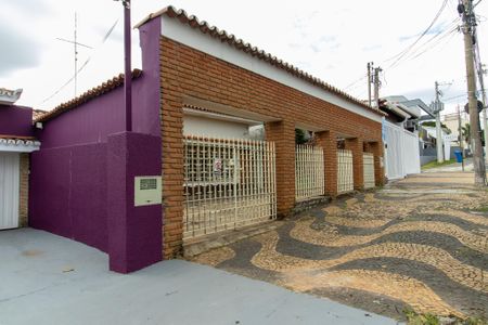 Casa à venda com 168m², 3 quartos e 3 vagas Casa à venda com 168m², 3 quartos e 3 vagasFachada