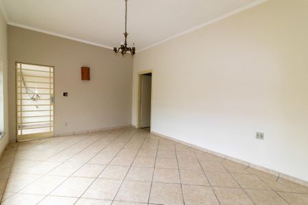 Casa à venda com 168m², 3 quartos e 3 vagas Casa à venda com 168m², 3 quartos e 3 vagasSala