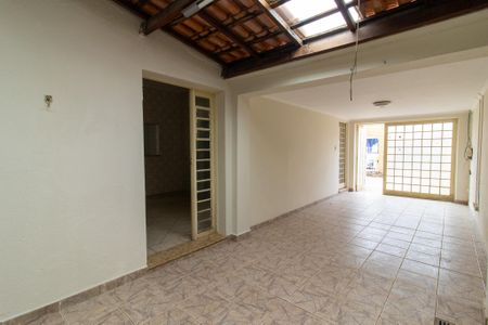 Casa à venda com 168m², 3 quartos e 3 vagas Casa à venda com 168m², 3 quartos e 3 vagasÁrea comum