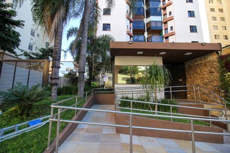 Apartamento à venda com 192m², 3 quartos e 2 vagas Apartamento à venda com 192m², 3 quartos e 2 vagasFachada