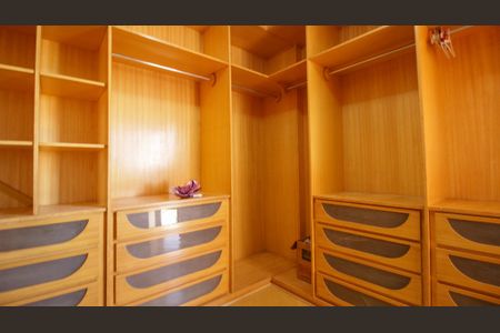 Apartamento à venda com 192m², 3 quartos e 2 vagas Apartamento à venda com 192m², 3 quartos e 2 vagasQuarto 2