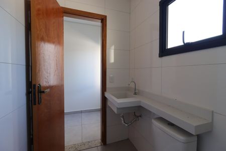 Casa à venda com 112m², 2 quartos e 2 vagasBanheiro da Suíte 1